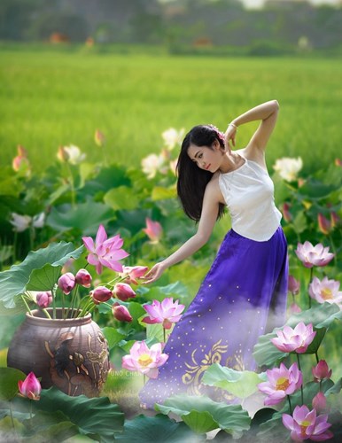 Ảnh[-]đẹp[-]thiếu[-]nữ[-]khoe[-]sắc[-]bên[-]hoa[-]sen[-]